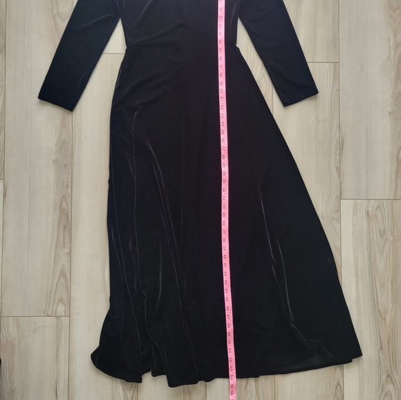 Dance Sophisticates maxy velvet dress in black. Size 36R - Picture 10 of 11